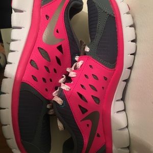 NWOT Girls Youth Nike Flex 2013 Run Sneakers